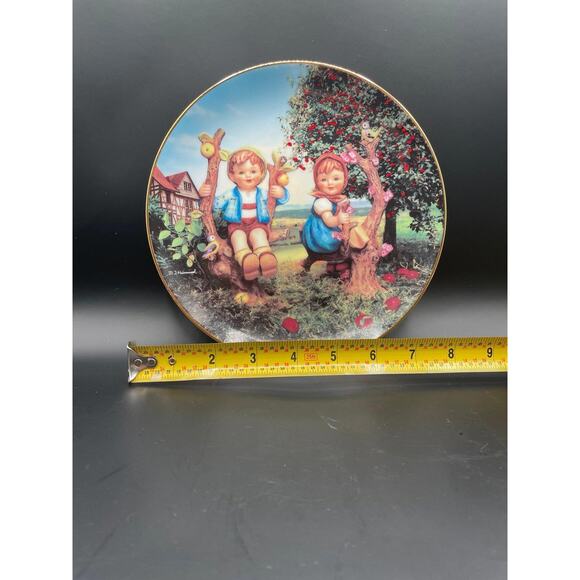 Vintage 1992 MJ Hummel Apple Tree Boy and Girl Plate - Picture 2 of 4
